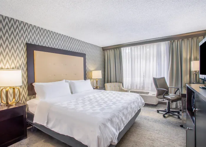 Holiday Inn & Suites Parsippany Fairfield By Ihg