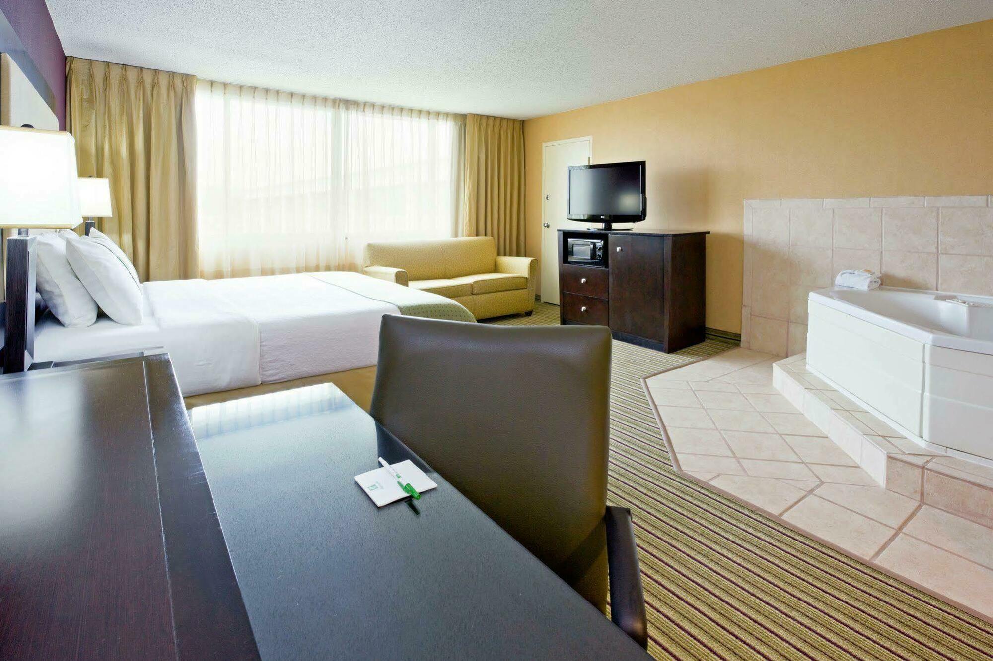 Hotel & Fairfield By Ihg 3*